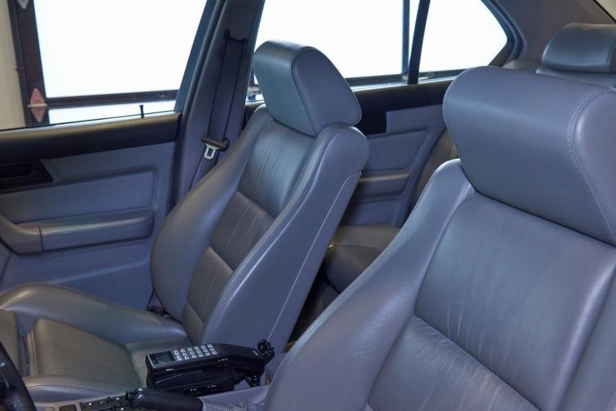Интерьер BMW M5 Sedan (E34) 1991 года  (фото 14 из 21)